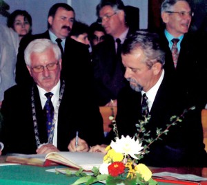 Unterzeichnung des Partnerschaftsvertrages