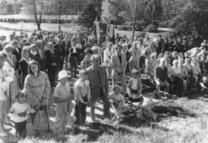 Festakt mit Baumpflanzung vor dem Rathaus in Hebertsfelden